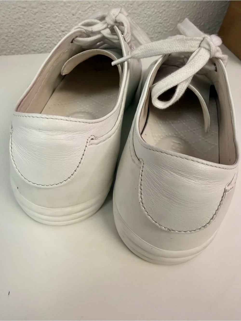 CHANEL Calfskin Gum White Interlocking CC LOGO Low Top Sneakers Shoes Size 6.5